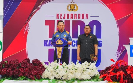 Judo Cup Perkuat Pembentukan SDM Berkarakter Kapolri Resmi Buka Turnamen Judo dengan Semangat Sportif